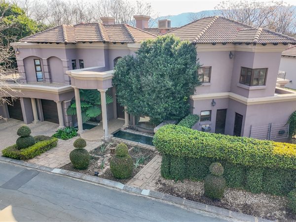 4 Bedroom House 4 Bedroom House
