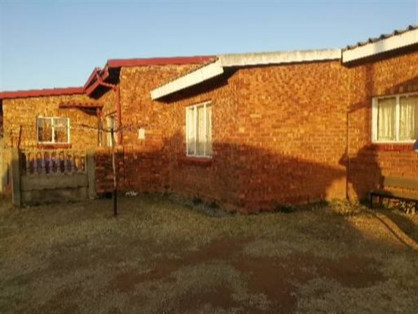 2 Bed House in Mackenzieville