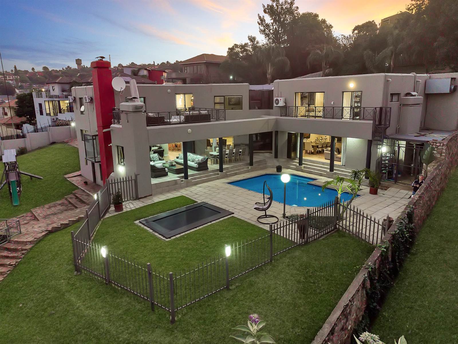 4 Bed House in Northcliff photo number 2