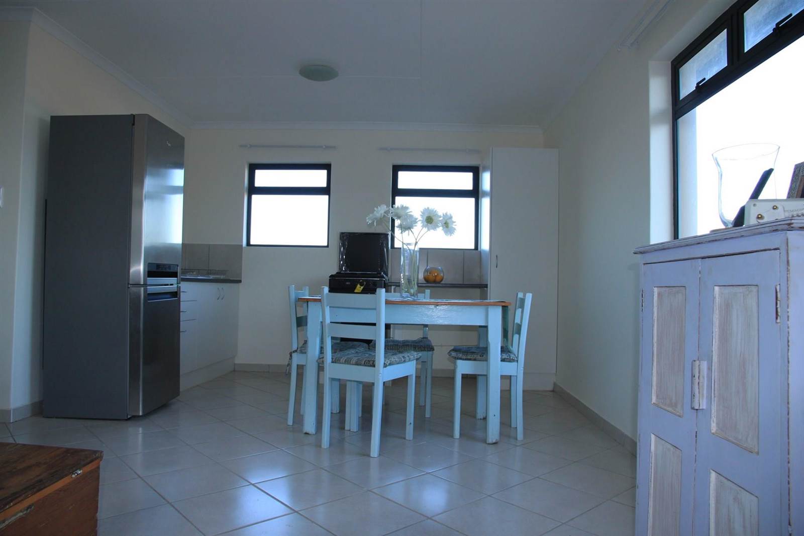 2 Bed Apartment in Kidds Beach photo number 5