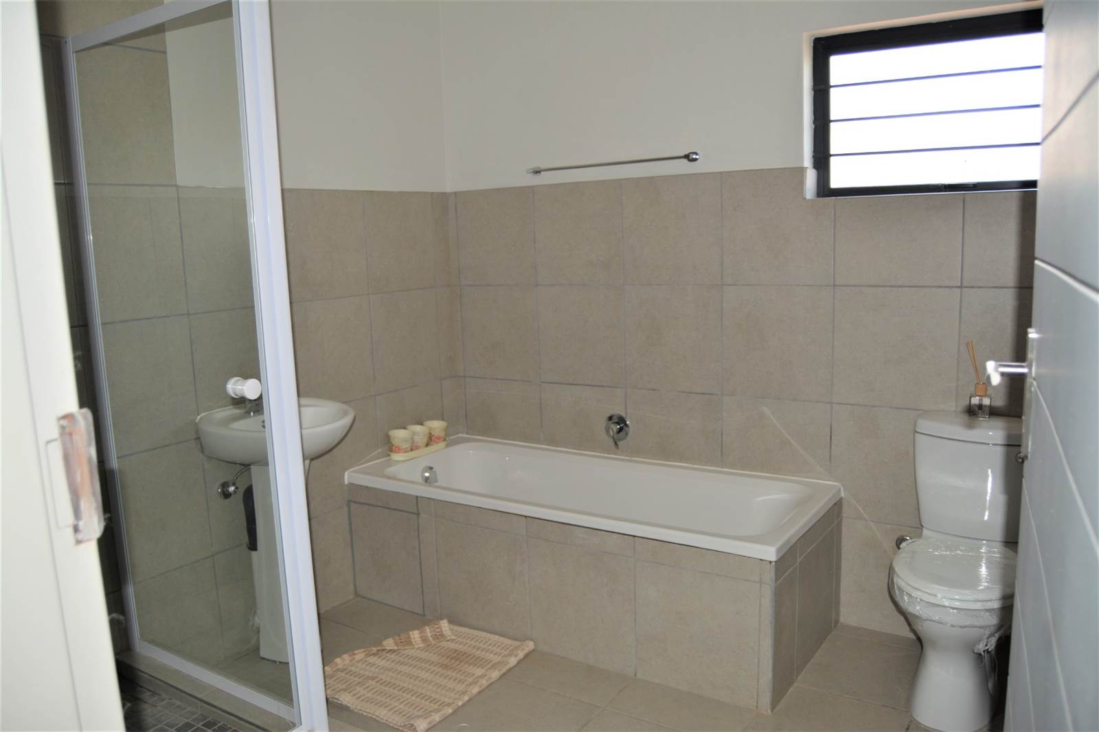 3 Bed House in Randfontein Central photo number 7