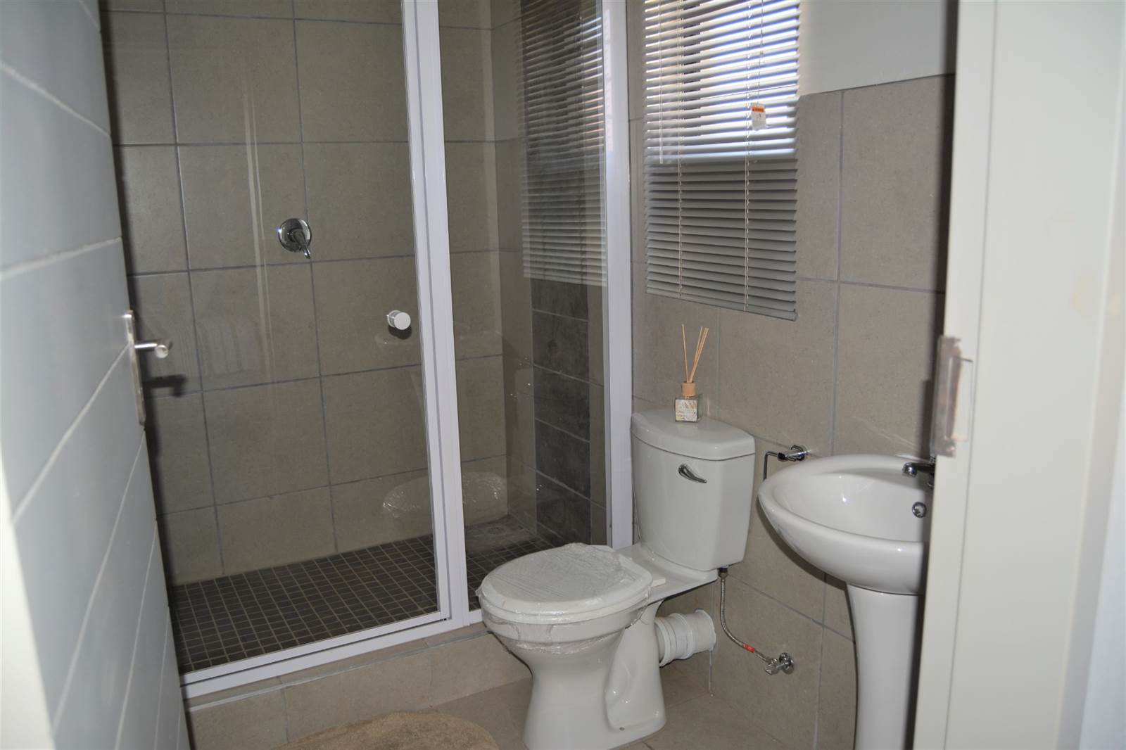 3 Bed House in Randfontein Central photo number 12