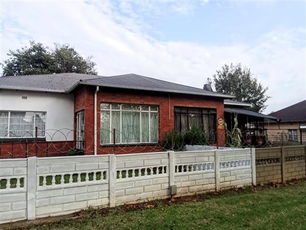 6 Bed House in Selection Park