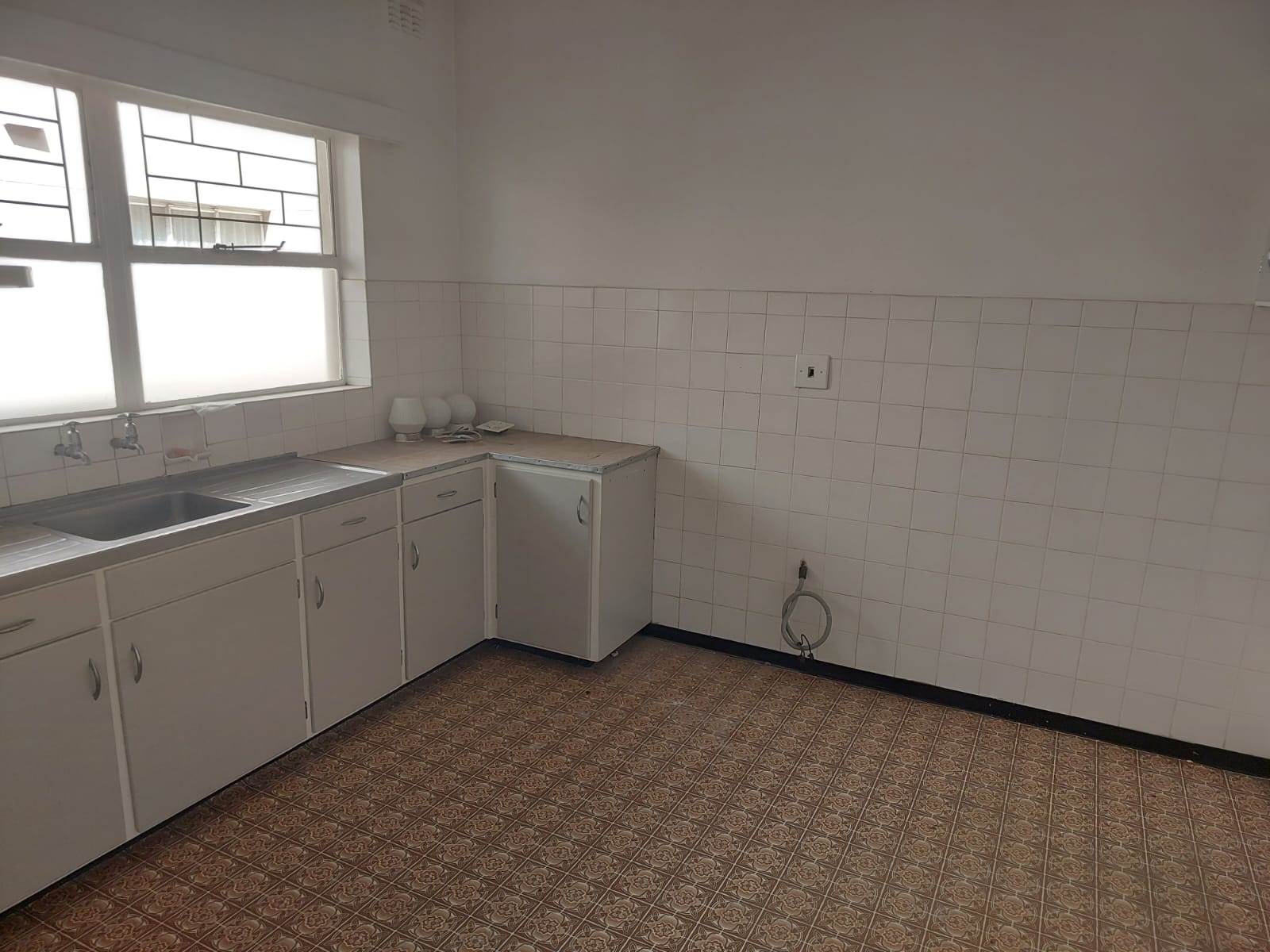 2 Bed Apartment in Parow Central photo number 7