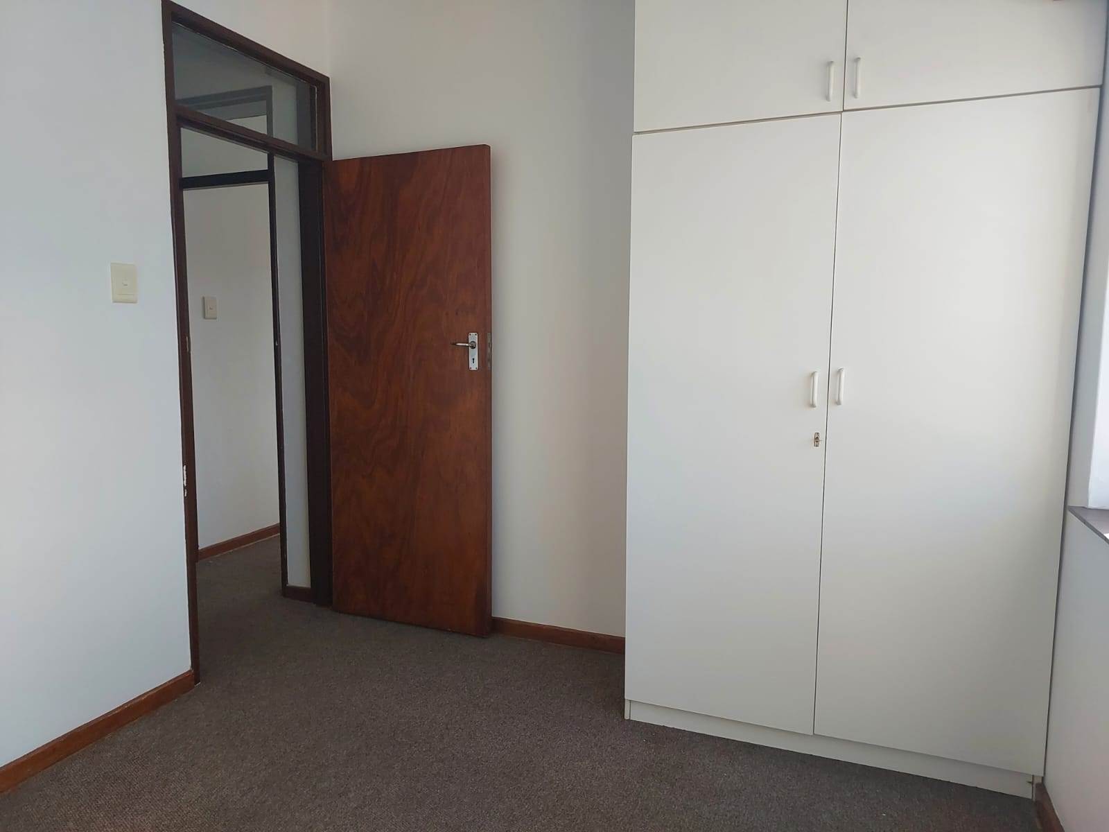 2 Bed Apartment in Parow Central photo number 14