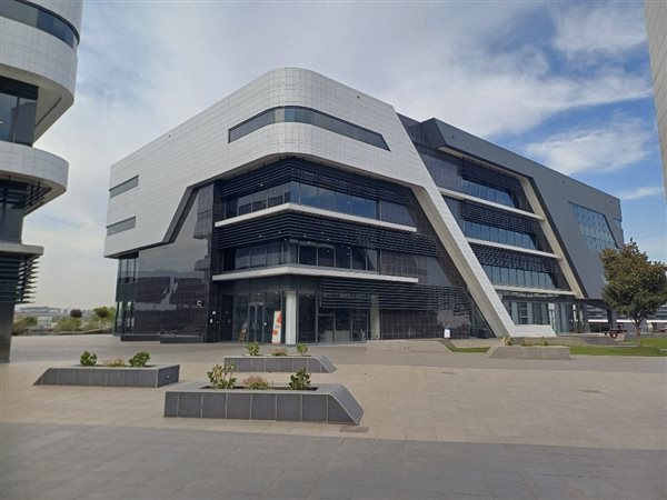 473  m² Commercial space