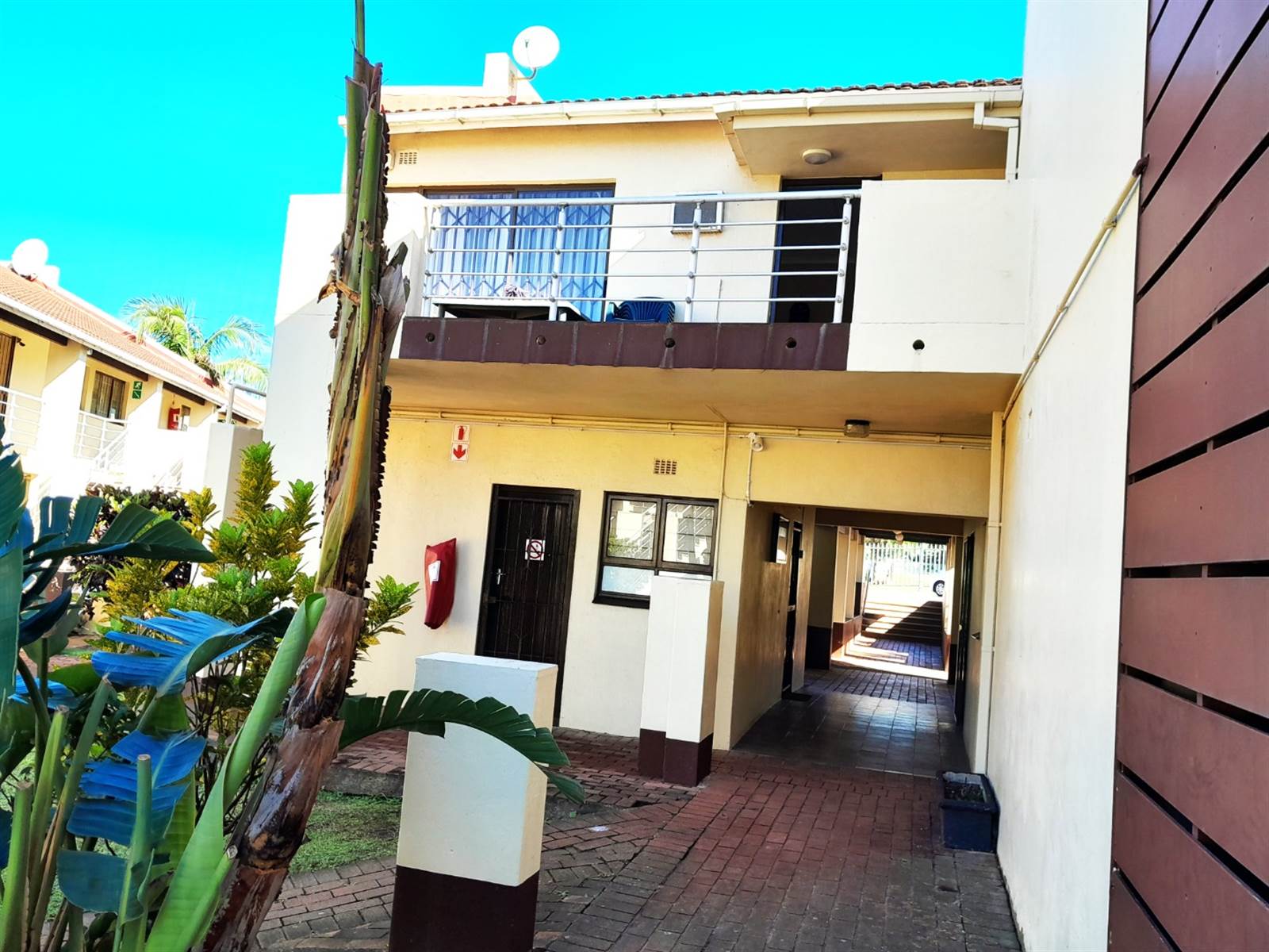 3 Bed Townhouse in Scottburgh South photo number 2