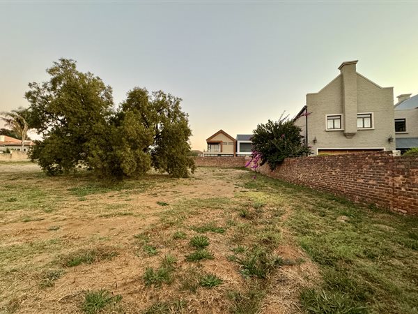 1065 m² Land