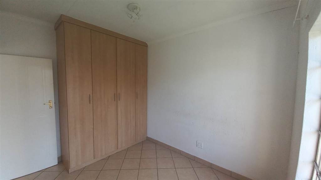 1 Bed Apartment in Waterval East photo number 5