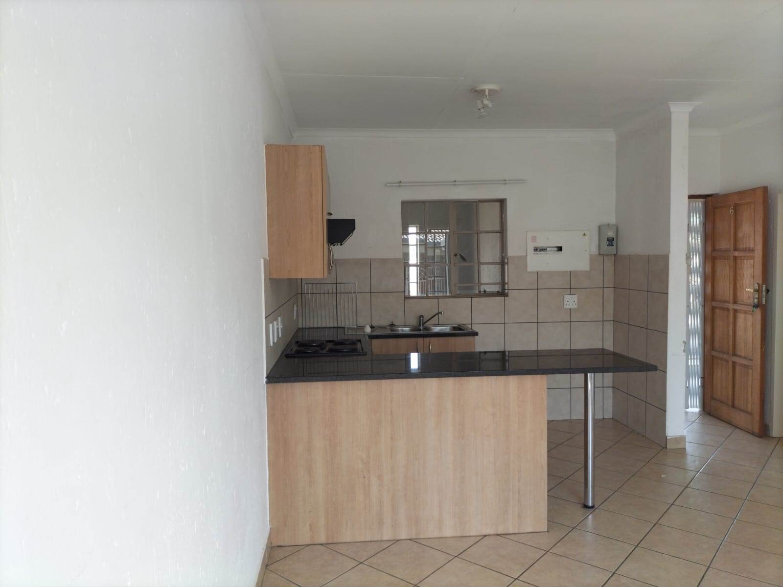 1 Bed Apartment in Waterval East photo number 18