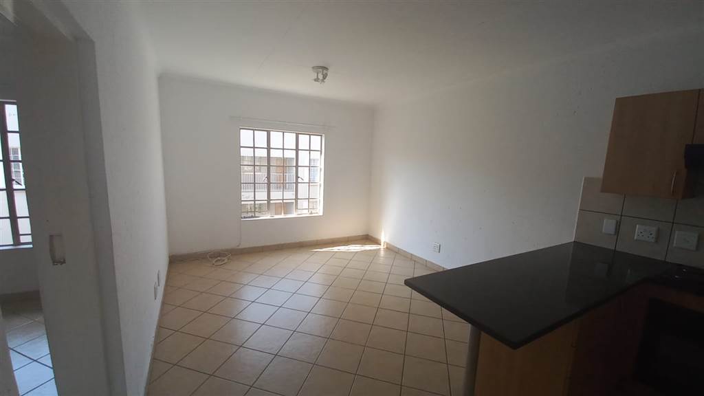 1 Bed Apartment in Waterval East photo number 16