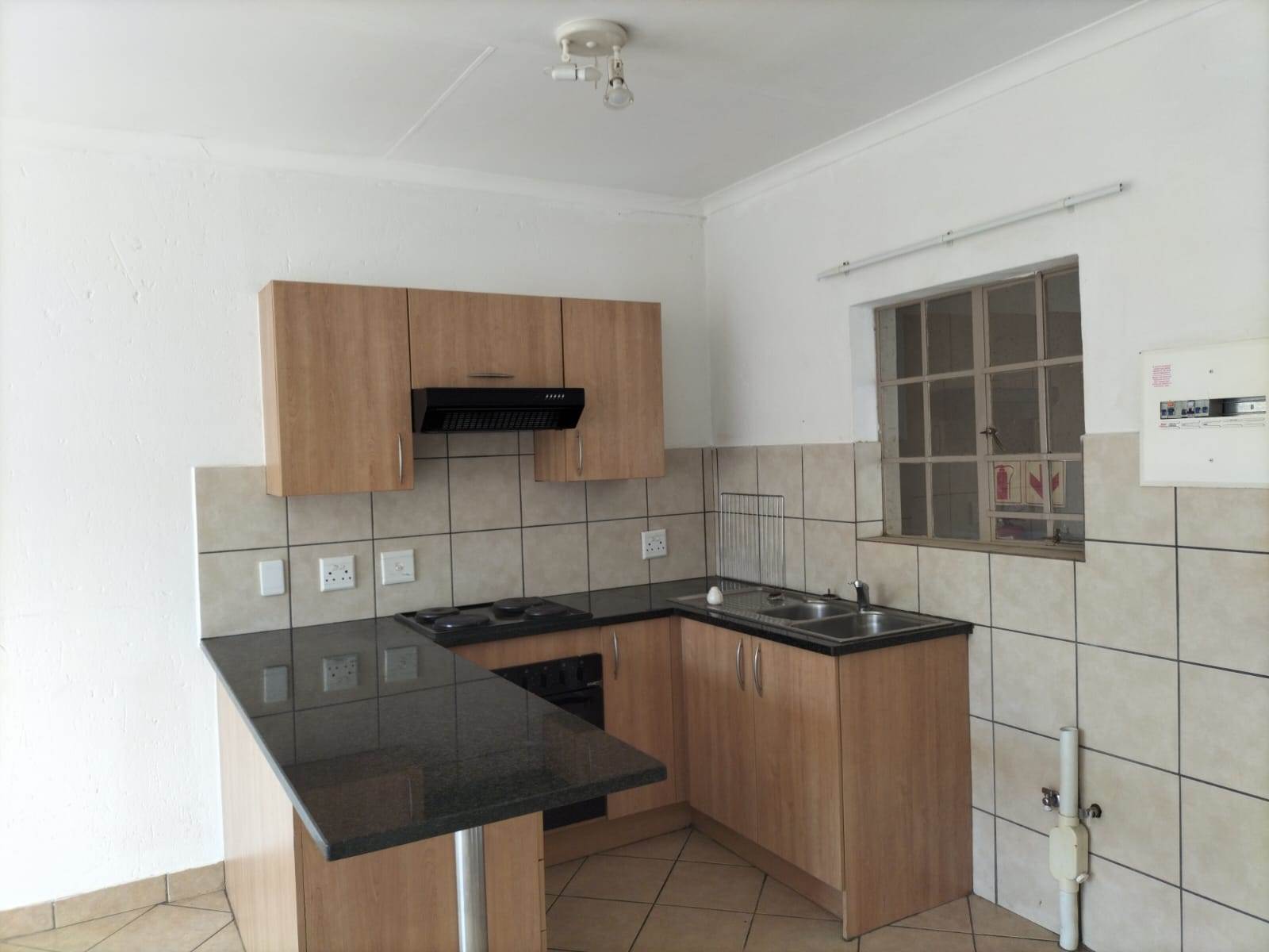 1 Bed Apartment in Waterval East photo number 3