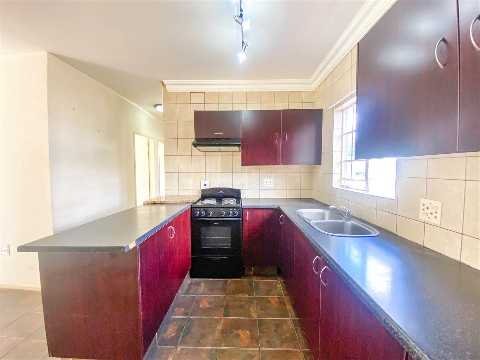 3 Bed Townhouse in Beyers Park photo number 3
