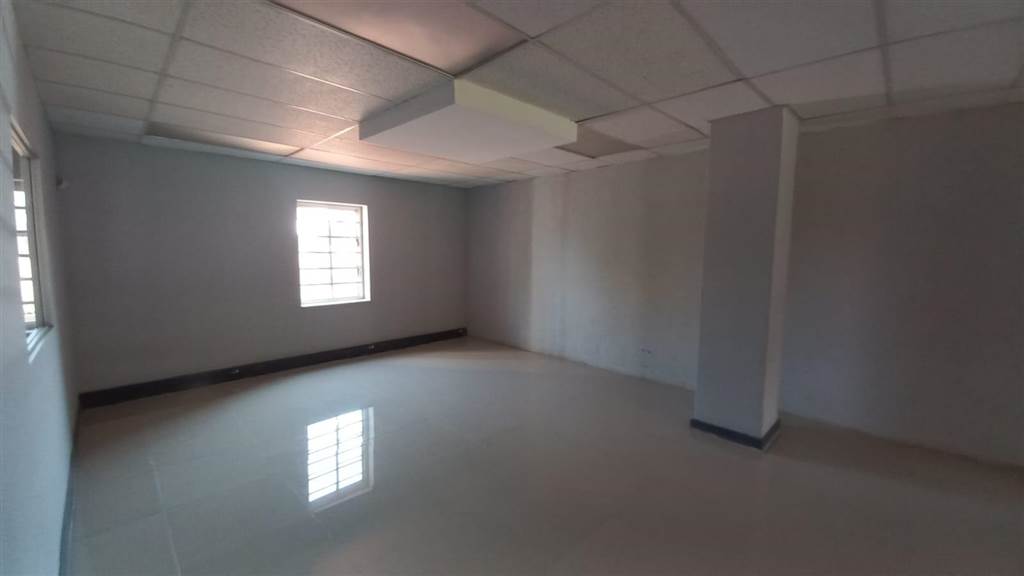 70  m² Commercial space in Lynnwood Glen photo number 10