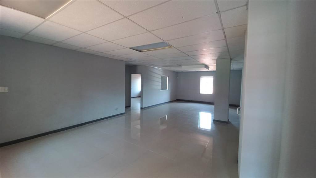 70  m² Commercial space in Lynnwood Glen photo number 7