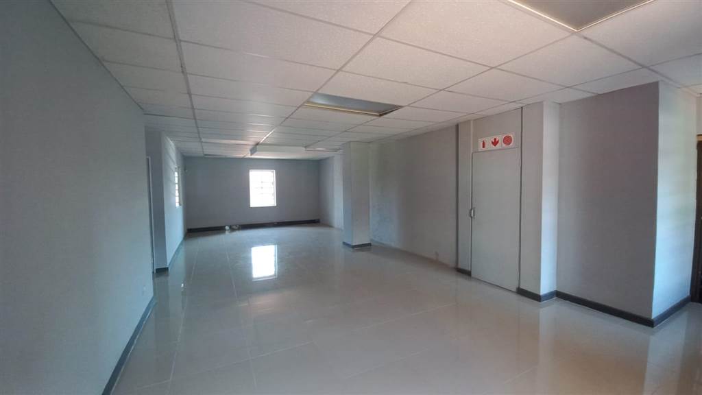 70  m² Commercial space in Lynnwood Glen photo number 5