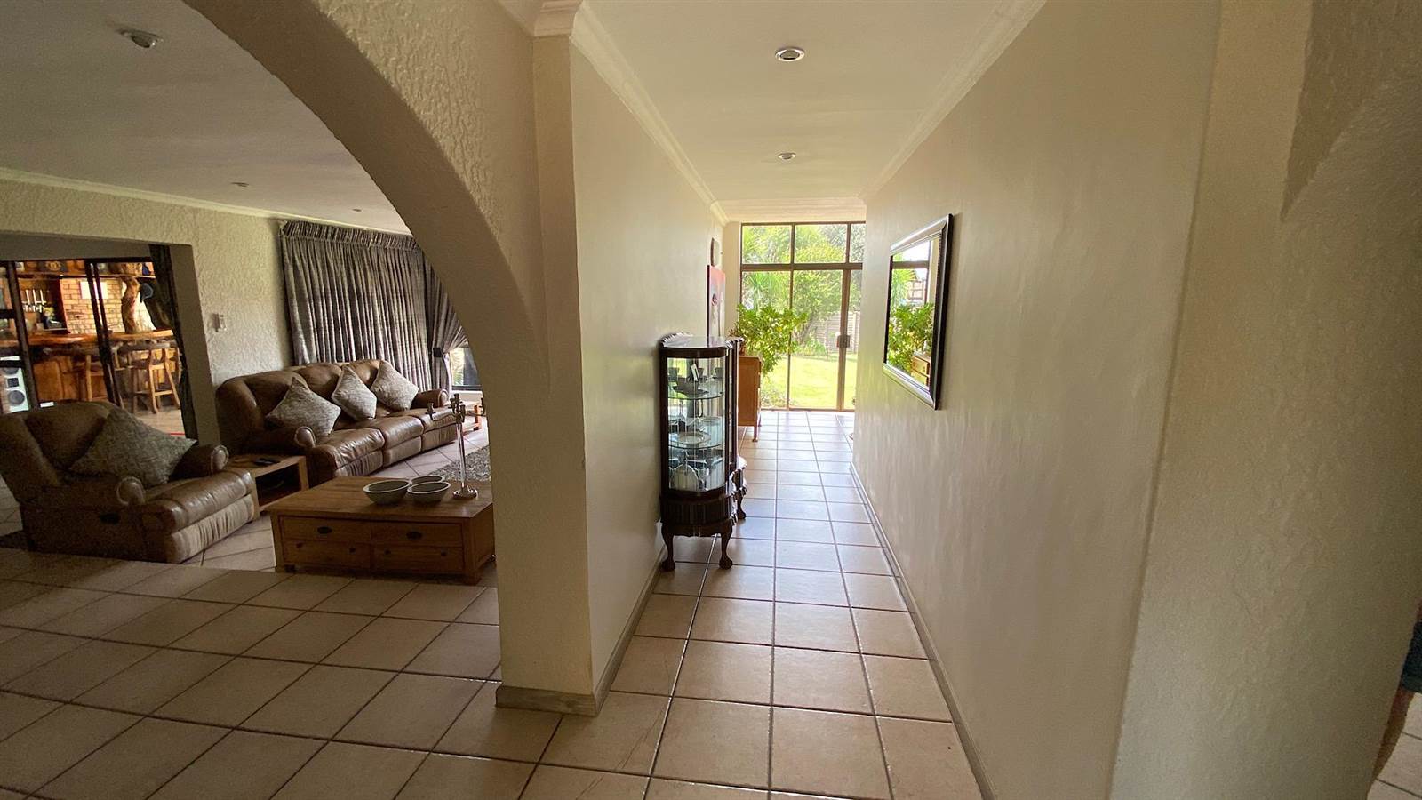 5 Bed House in Carletonville photo number 2