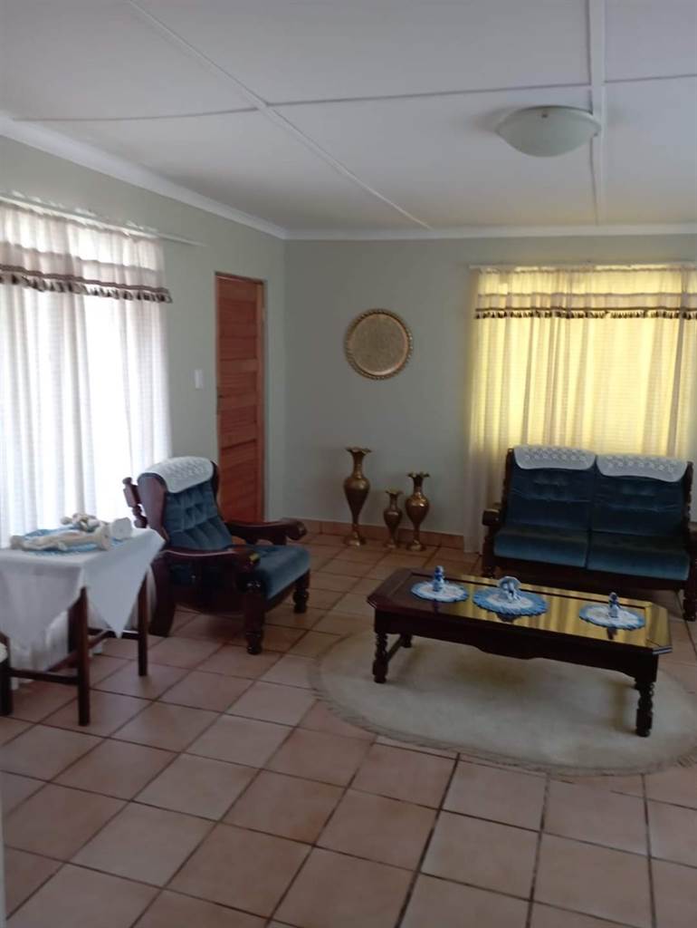 3 Bed House in Klerksdorp photo number 17