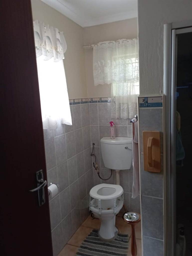 3 Bed House in Klerksdorp photo number 10