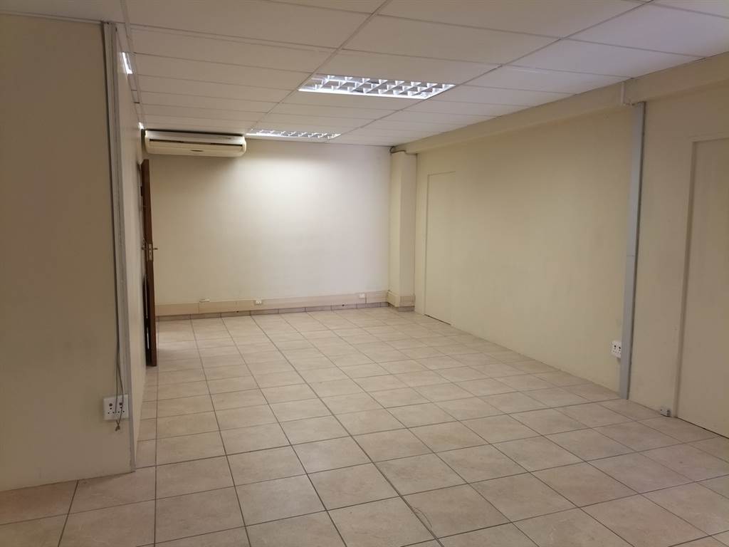 324  m² Commercial space in Umbogintwini photo number 11
