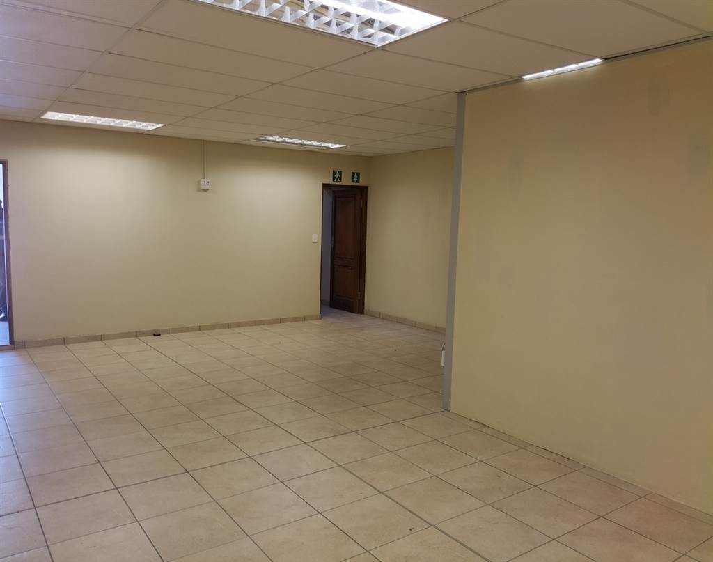 324  m² Commercial space in Umbogintwini photo number 12