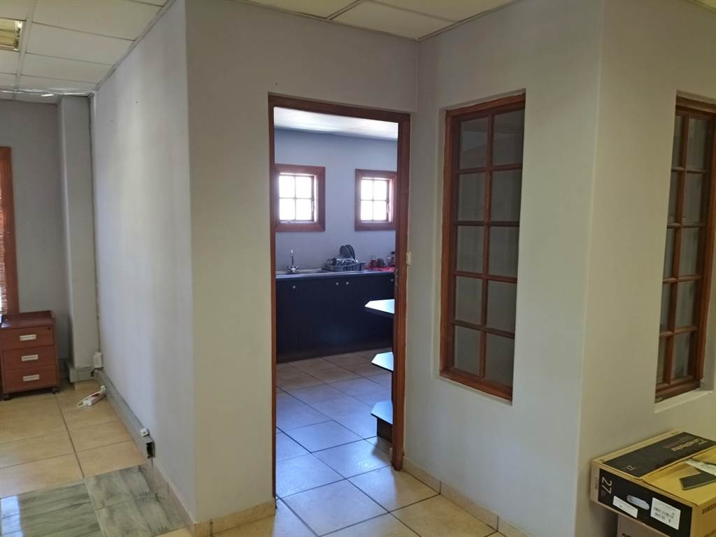 324  m² Commercial space in Umbogintwini photo number 10