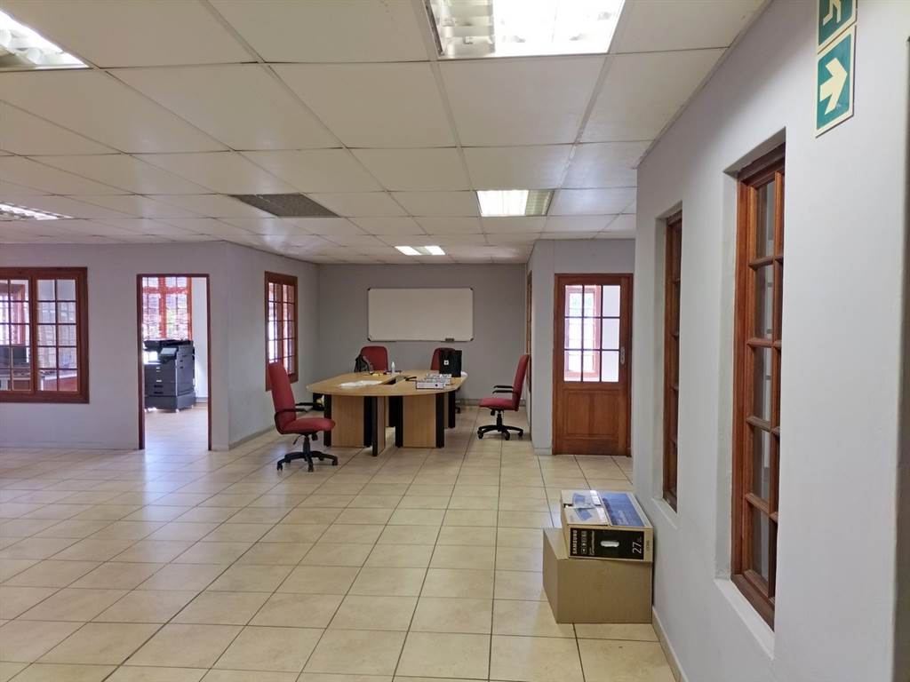 324  m² Commercial space in Umbogintwini photo number 8