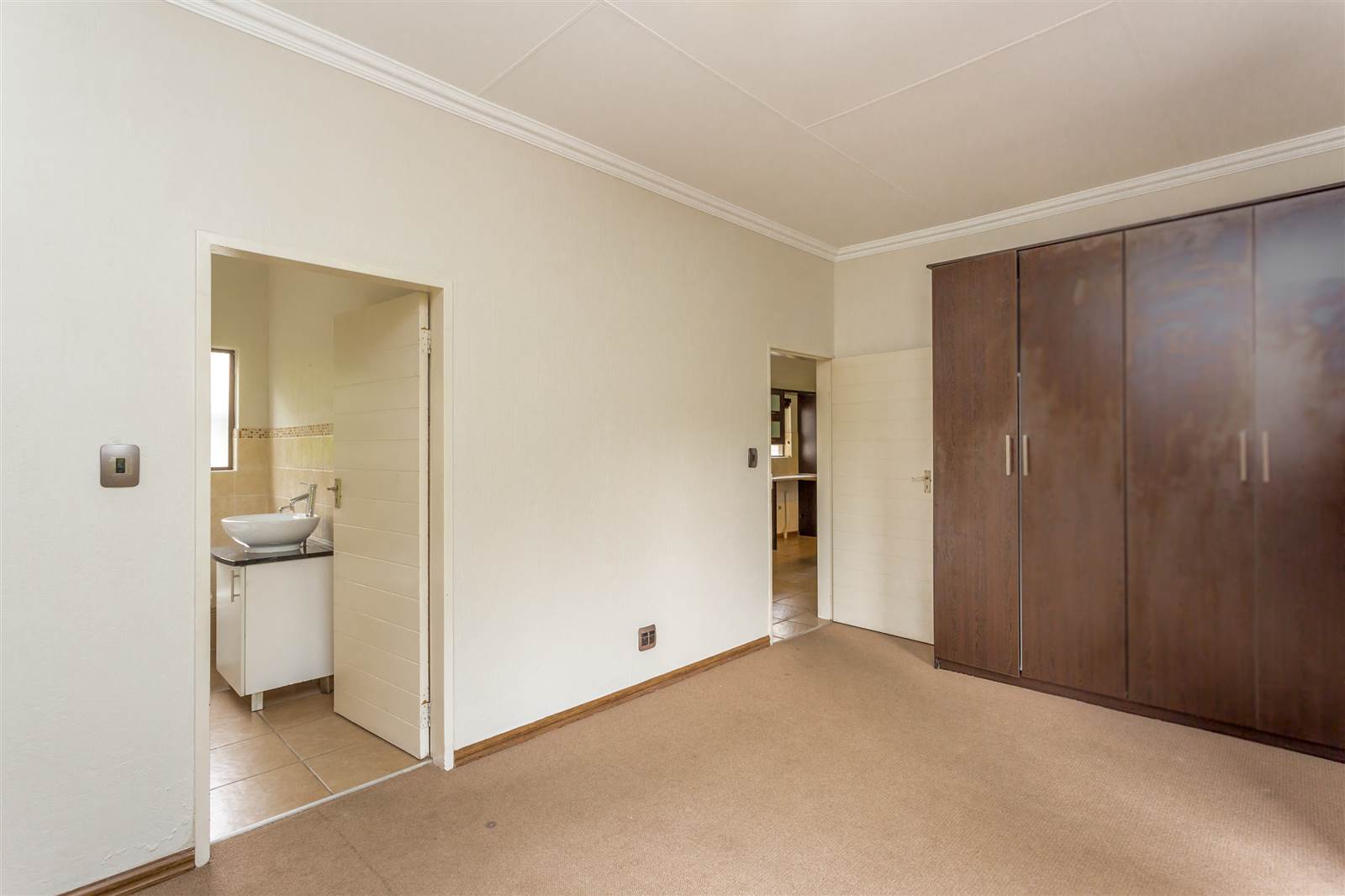 2 Bed Apartment in Parkwood photo number 11