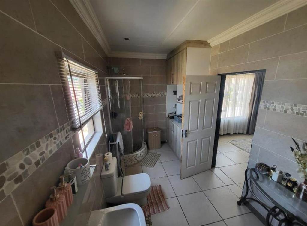 4 Bed House in Tlhabane photo number 25