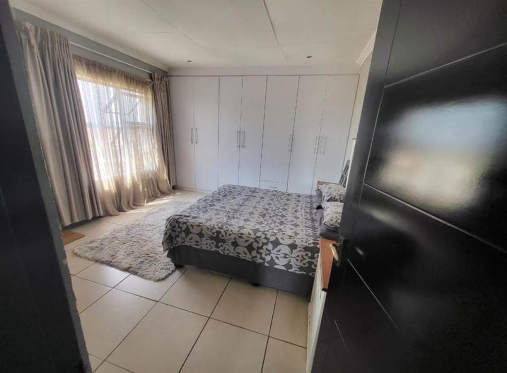 4 Bed House in Tlhabane photo number 19
