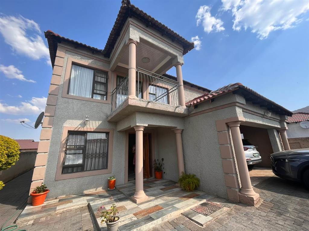 4 Bed House in Tlhabane photo number 1
