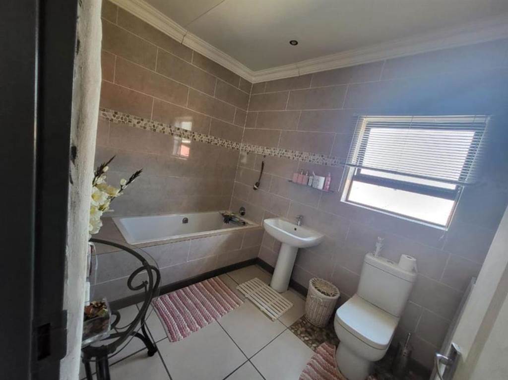 4 Bed House in Tlhabane photo number 24