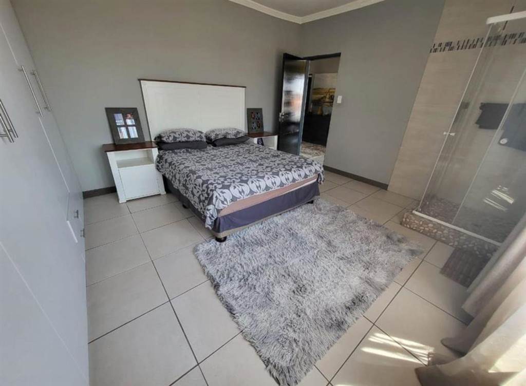 4 Bed House in Tlhabane photo number 20