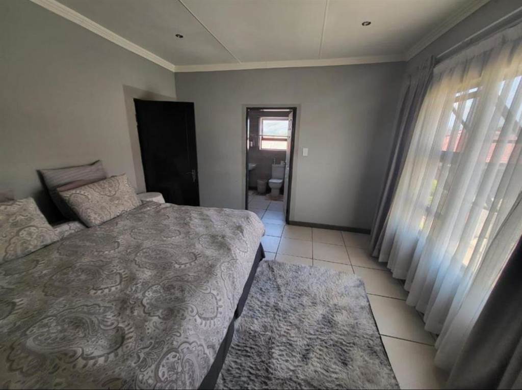 4 Bed House in Tlhabane photo number 14