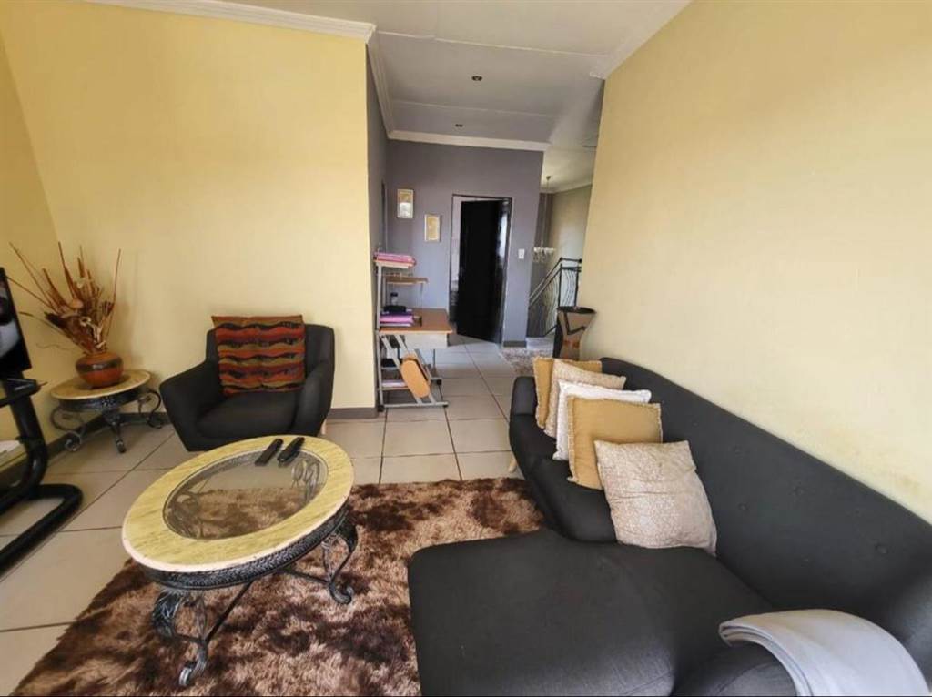 4 Bed House in Tlhabane photo number 6