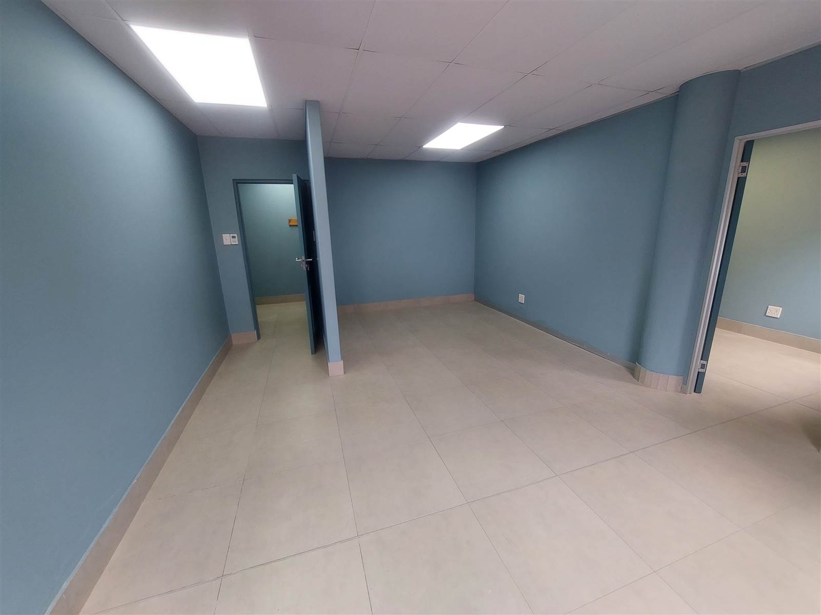 1800  m² Commercial space in Gillitts photo number 7