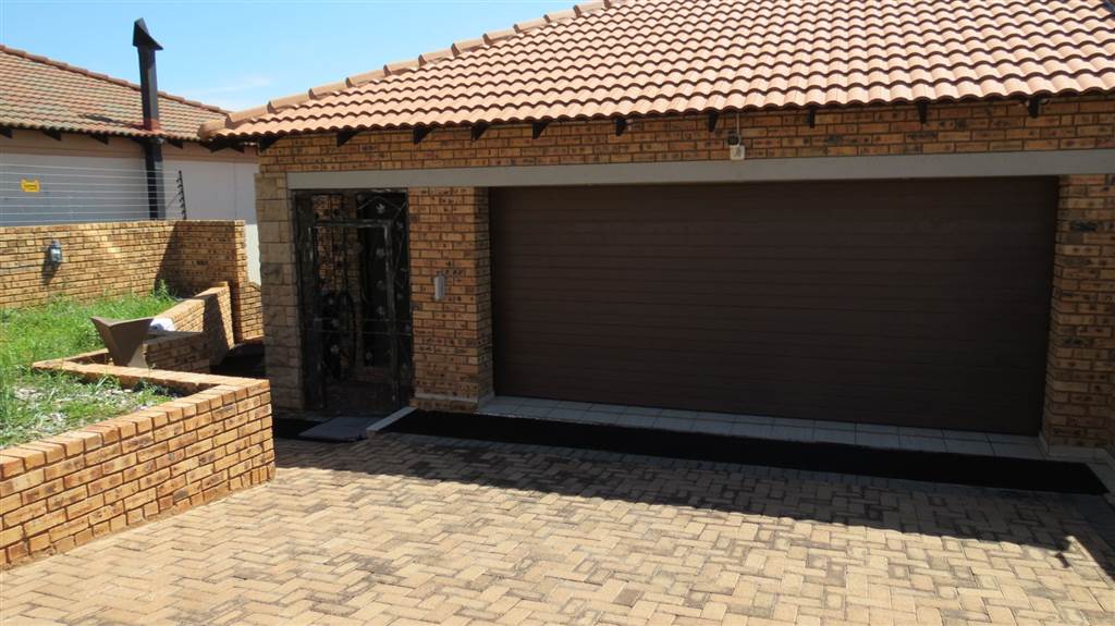 4 Bed House in Rangeview photo number 1