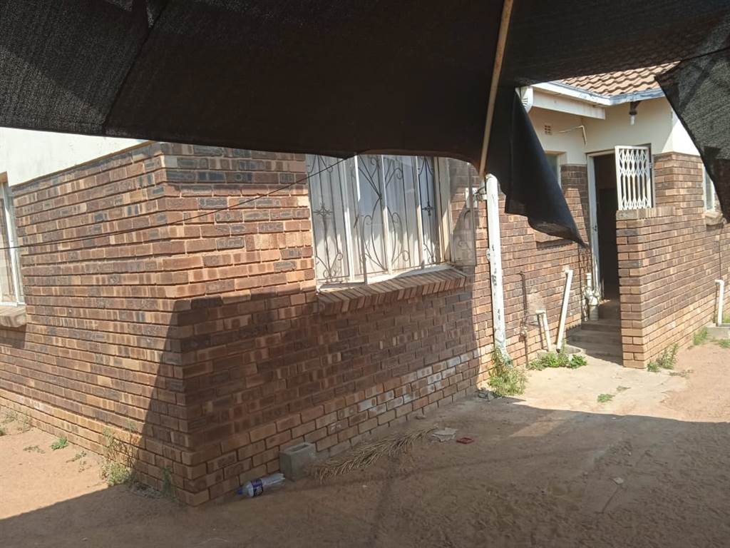 6 Bed House in Mankweng photo number 16