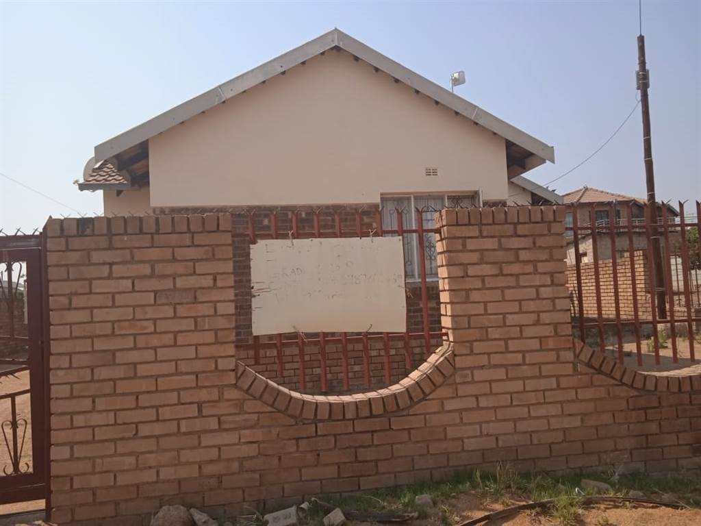6 Bed House in Mankweng photo number 2