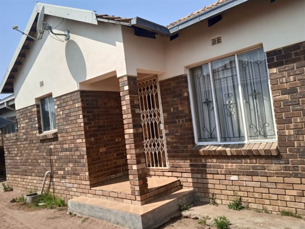 6 Bed House in Mankweng photo number 4
