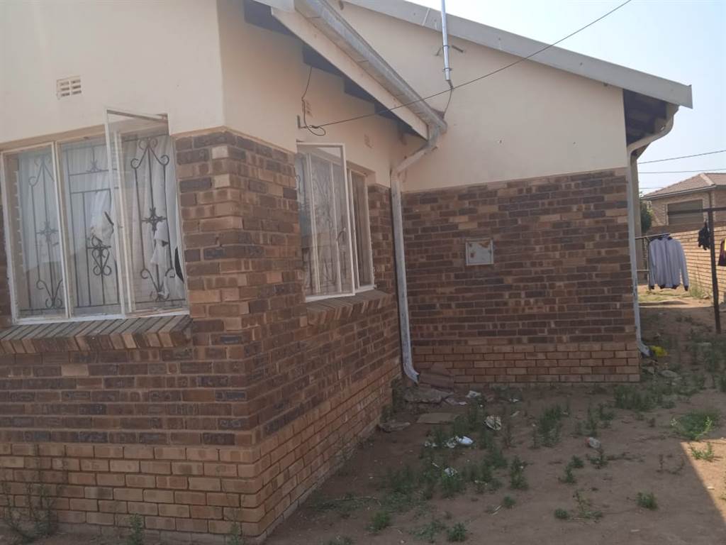 6 Bed House in Mankweng photo number 3