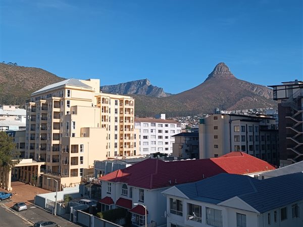 2 Bed Flat in Sea Point