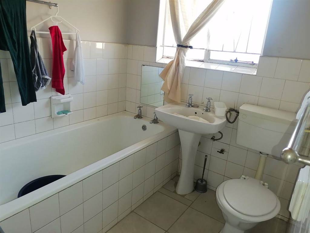 1 Bed Flat in Bloemfontein photo number 12