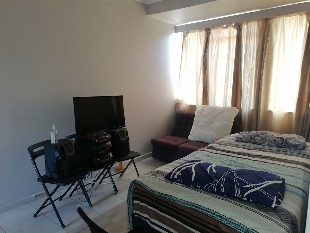 1 Bed Flat in Bloemfontein photo number 7