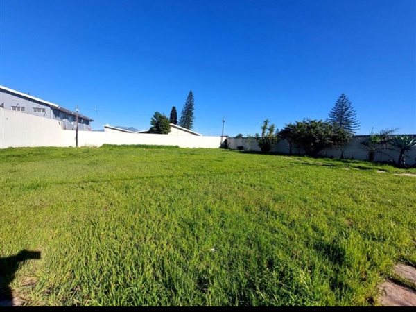 753 m² Land