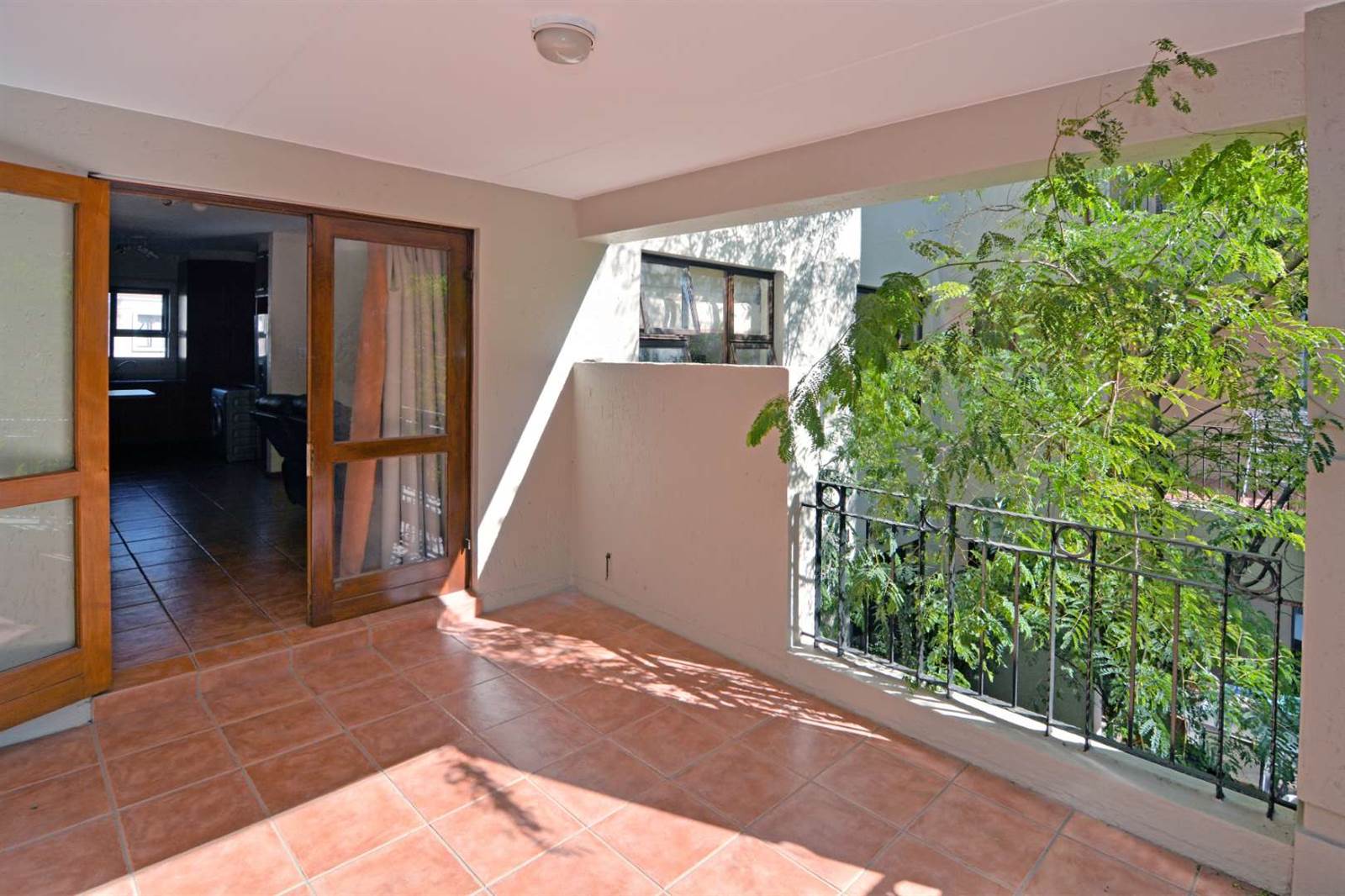 1 Bed Apartment in Lonehill photo number 11