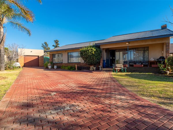 4 Bedroom House 4 Bedroom House