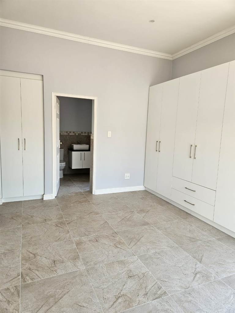 3 Bed House in Paarl photo number 8
