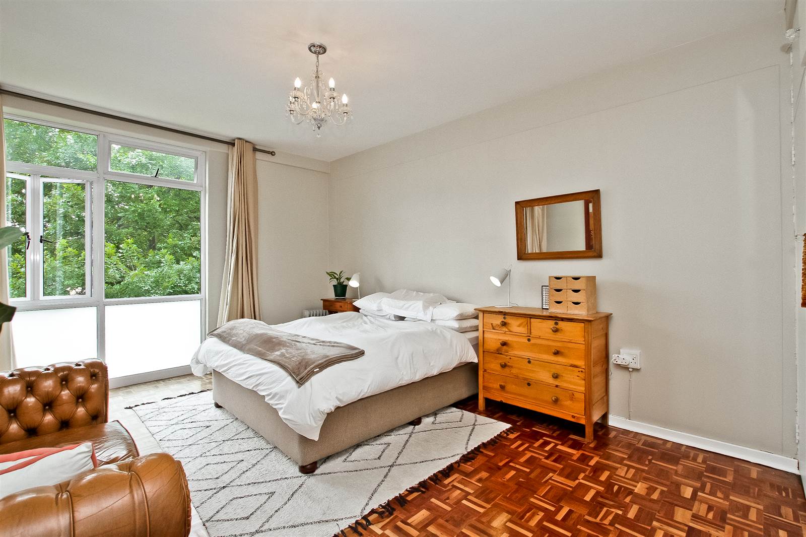 2 Bed Apartment in Craighall Park photo number 11