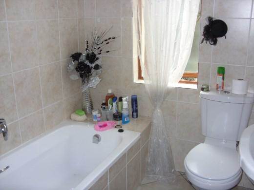 2 Bed Duplex in Brackenfell Central photo number 16